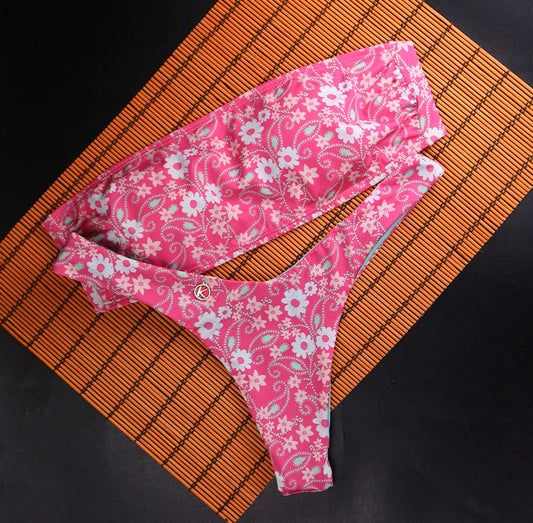 Conjunto de Bikini Floral Rosa con Combinación en Verde Menta | Cinturón Superior + Tanga Eva
